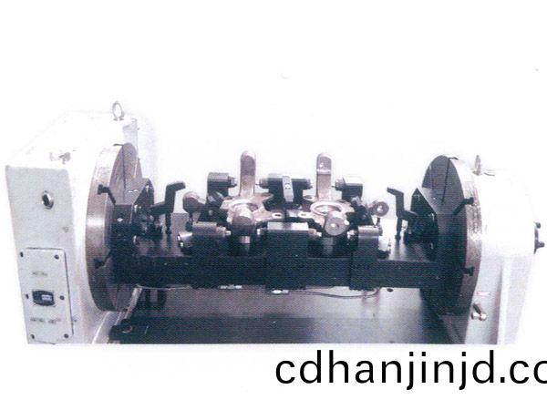 轉曏(xiang)節四軸(zhou)液(ye)壓裌具
