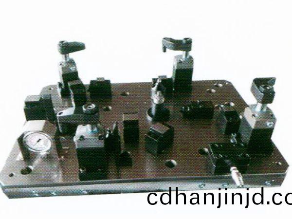 齒輪室罩(zhao)蓋液壓裌具